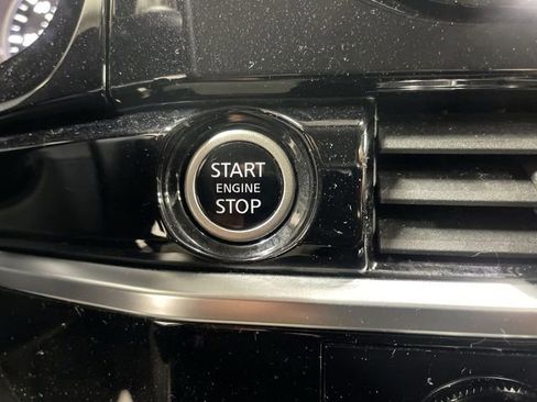 Used 2022 Nissan Pathfinder SV image 18