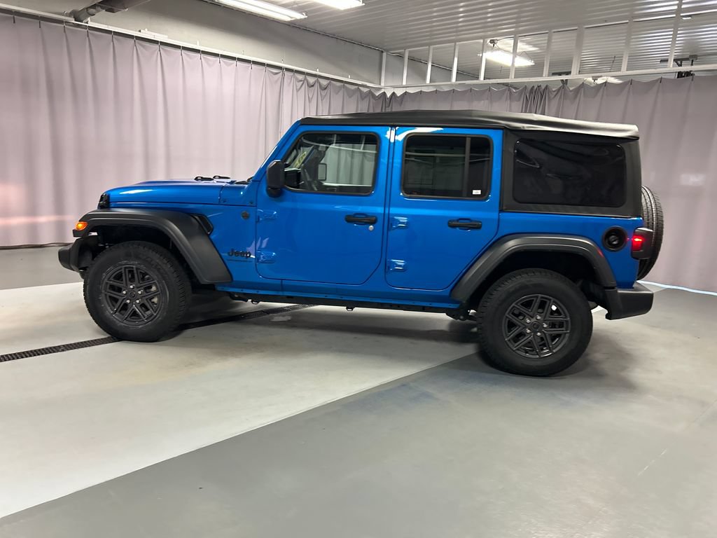 Used 2025 Jeep Wrangler Unlimited Sport AWD/4WD image 4