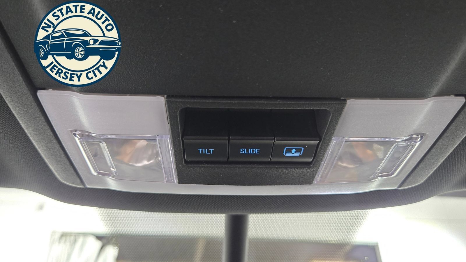 Used 2019 Ford Explorer XLT w/ Equipment Group 202A AWD/4WD image 27