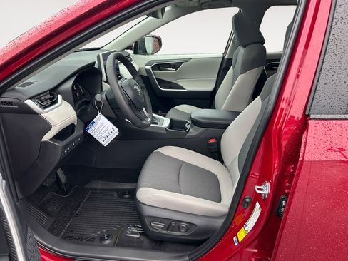 New 2025 Toyota RAV4 XLE image 15