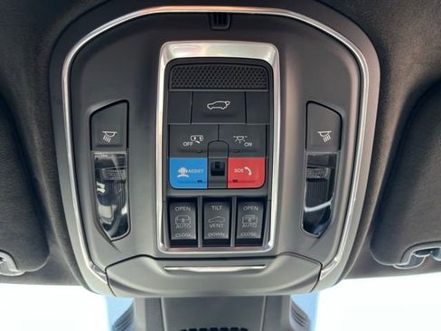 Used 2024 Jeep Wagoneer Launch Edition AWD/4WD image 28