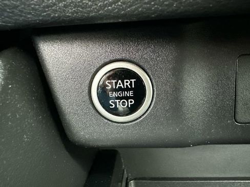 Used 2023 Nissan Rogue SV AWD/4WD image 38