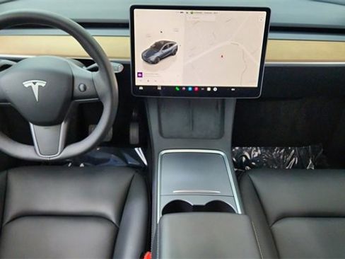 Used 2025 Tesla Model Y Long Range image 34