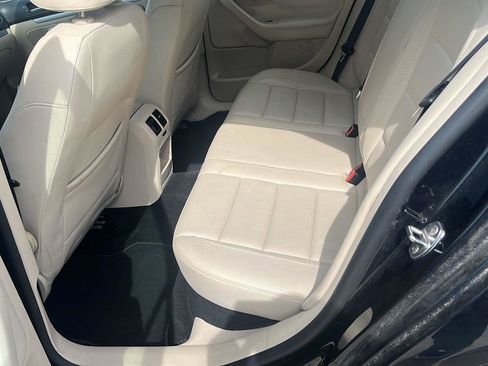 Used 2010 Volkswagen Jetta Limited Edition FWD image 7