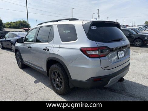 Used 2025 Honda Pilot TrailSport image 5