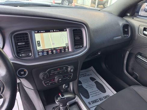 Used 2019 Dodge Charger R/T w/ Blacktop Package image 21