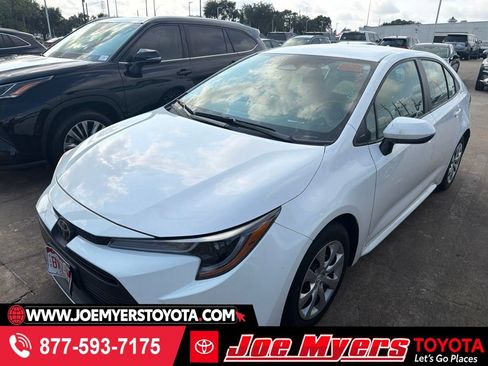 Used 2025 Toyota Corolla LE FWD image 1