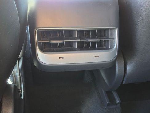Used 2021 Tesla Model Y Long Range AWD/4WD image 18