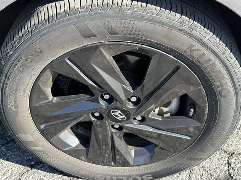 Used 2023 Hyundai Elantra SEL w/ Winter Weather Package image 10