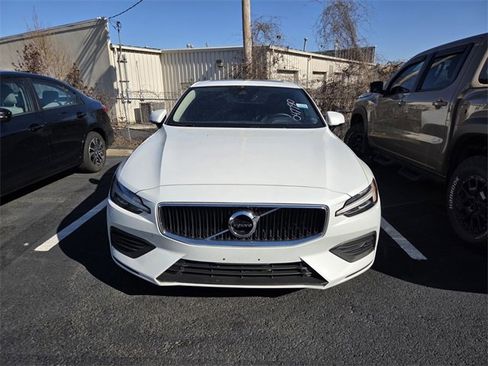 Used 2020 Volvo S60 T6 Momentum w/ Protection Package image 2