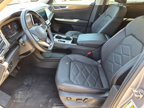 Used 2025 Volkswagen Atlas SE FWD image 24