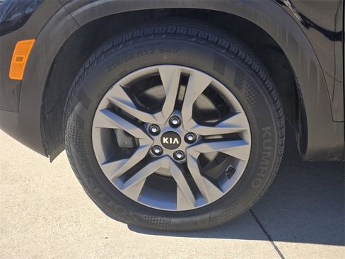 Certified 2021 Kia Seltos LX image 17