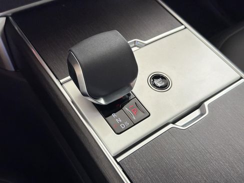 New 2026 Land Rover Range Rover Long Wheelbase SE image 16