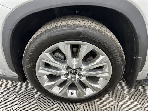 Used 2021 Toyota Highlander Limited image 13