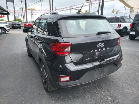 Used 2025 Hyundai Venue SEL image 10