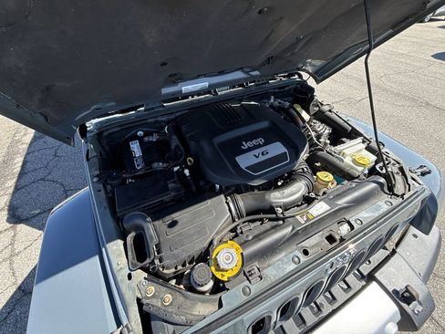 Used 2015 Jeep Wrangler Unlimited Sahara w/ Dual Top Group image 17