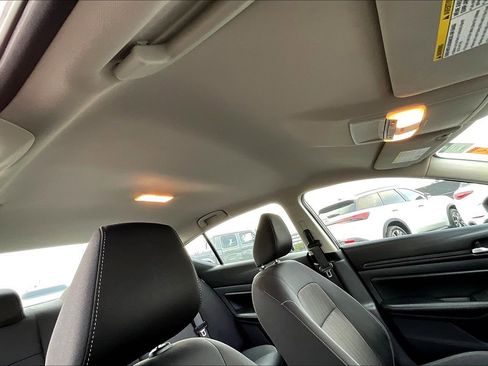 Used 2024 Nissan Altima 2.5 SV image 19