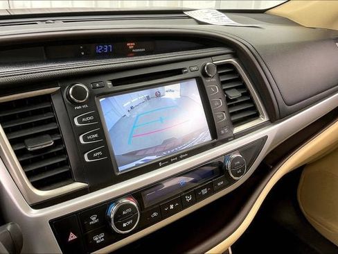 Used 2016 Toyota Highlander XLE image 28