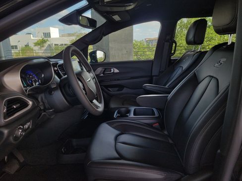 New 2026 Chrysler Pacifica Select FWD image 18