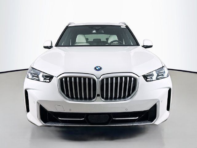 Used 2026 BMW X5 xDrive50e AWD/4WD image 2
