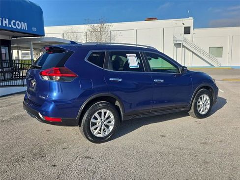 Used 2020 Nissan Rogue SV image 3
