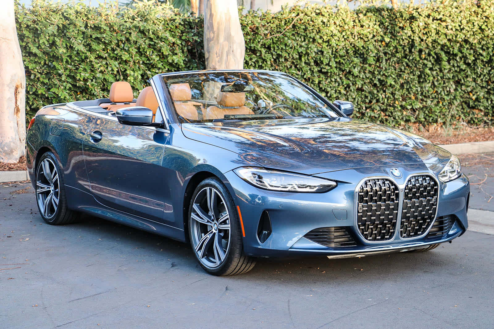 Used 2024 BMW 430i Convertible w/ Premium Package RWD image 3