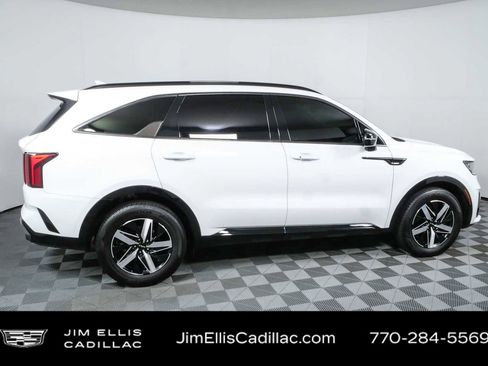 Used 2023 Kia Sorento EX w/ Panoramic Sunroof Package FWD image 2