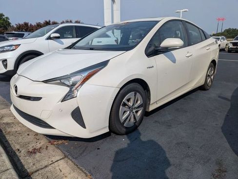 Used 2017 Toyota Prius Four w/ Premium Convenience Package FWD image 5