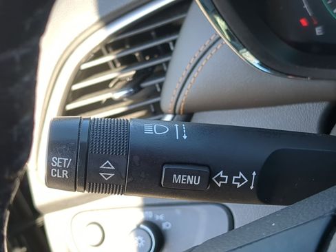 Used 2019 Chevrolet Trax LT w/ LT Convenience Package image 27