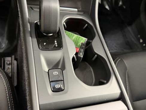 Used 2022 Volvo XC40 T4 Momentum FWD image 24
