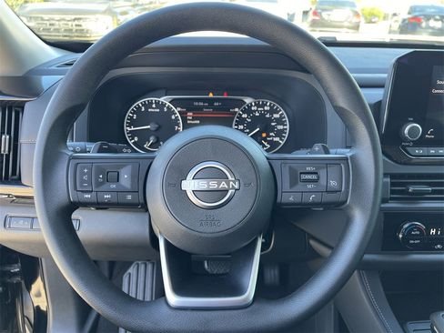 Certified 2025 Nissan Pathfinder S image 10