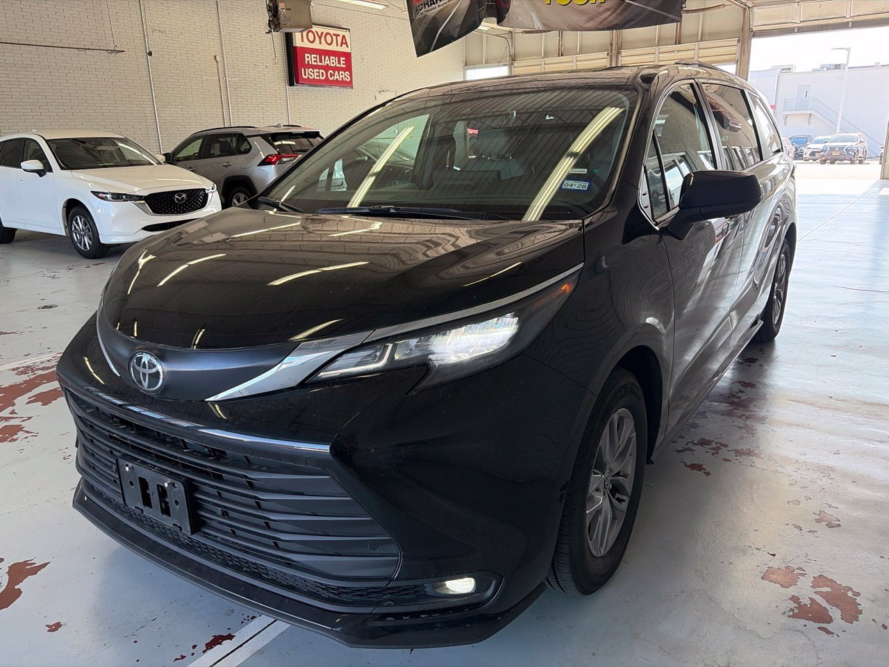 Used 2026 Toyota Sienna XLE FWD image 6