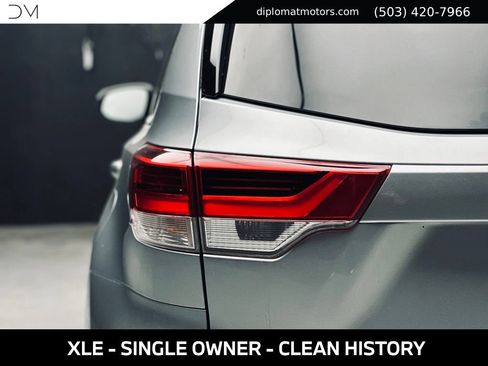 Used 2018 Toyota Highlander XLE AWD/4WD image 15