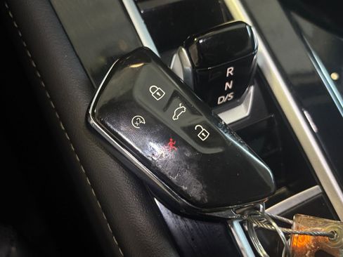 Used 2025 Volkswagen Atlas SE image 32