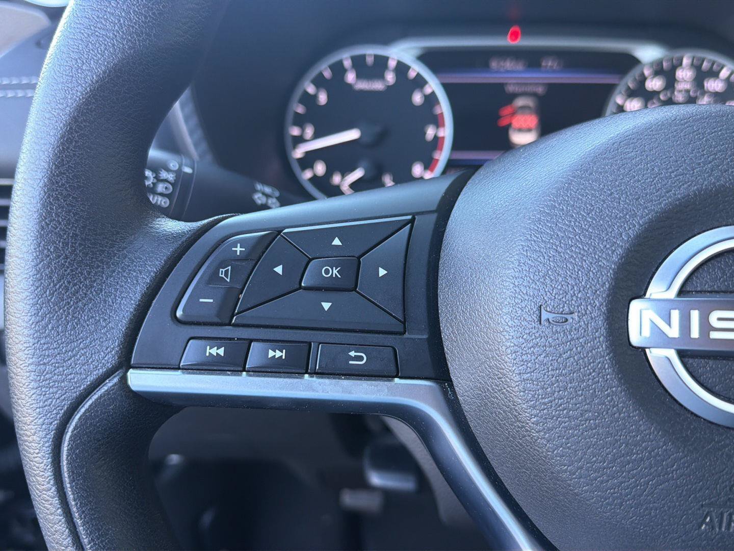 Used 2025 Nissan Sentra SV FWD image 21