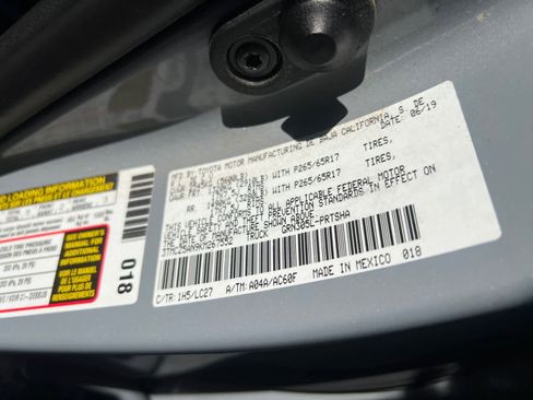 Used 2019 Toyota Tacoma TRD Sport image 17