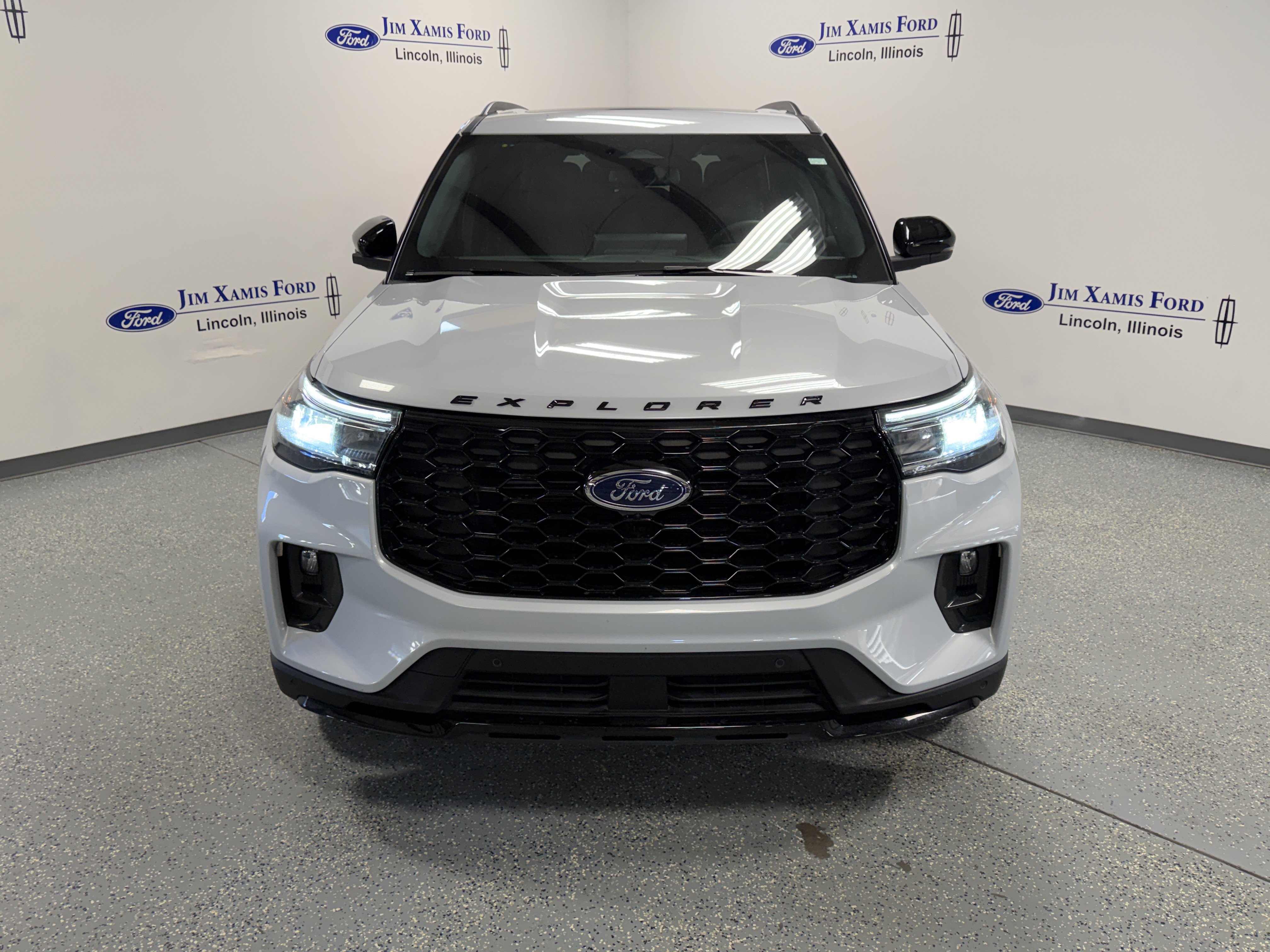 Used 2026 Ford Explorer ST-Line w/ ST-Line Street Pack AWD/4WD image 2