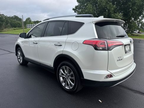 Used 2018 Toyota RAV4 Limited AWD/4WD image 12