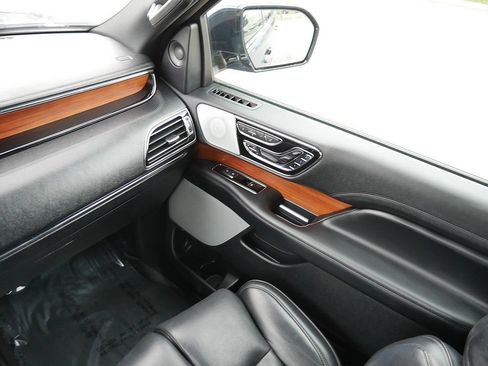 Used 2019 Lincoln Navigator Reserve AWD/4WD image 23