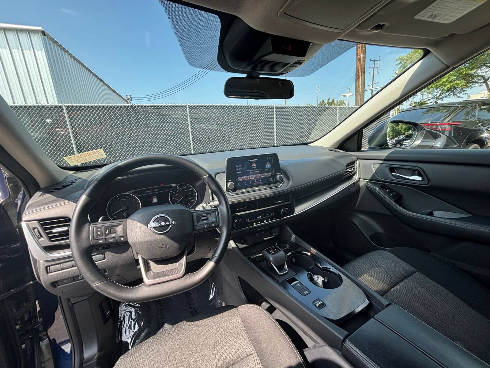 Used 2025 Nissan Rogue SV FWD image 34