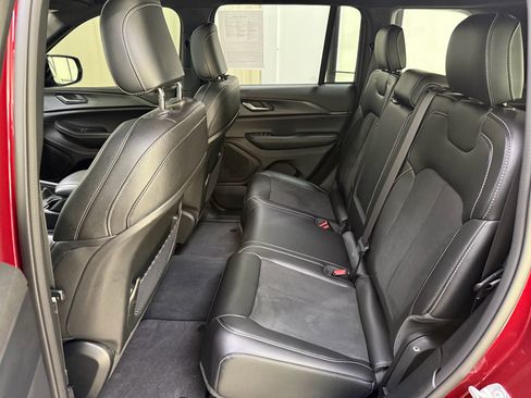 Used 2024 Jeep Grand Cherokee Altitude AWD/4WD image 17