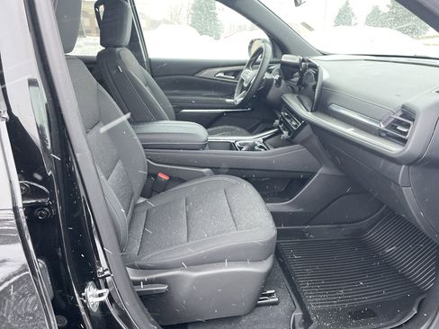 Used 2025 Chevrolet Traverse LT w/ Sun and Wheel Package image 26