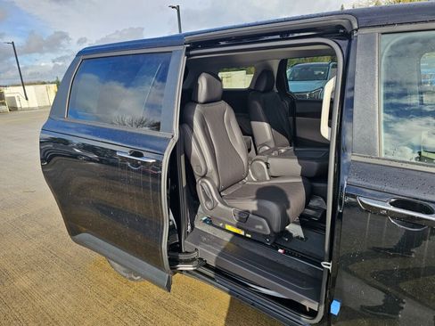 New 2026 Kia Carnival image 26