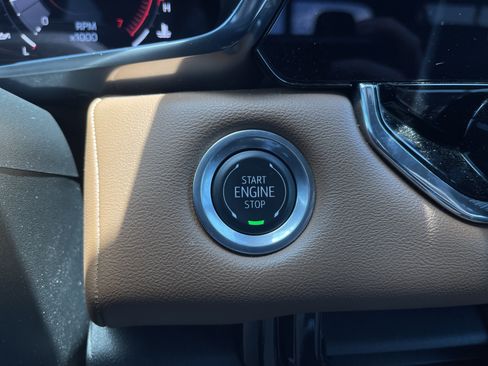 Used 2024 GMC Canyon AT4 w/ Technology Package AWD/4WD image 23