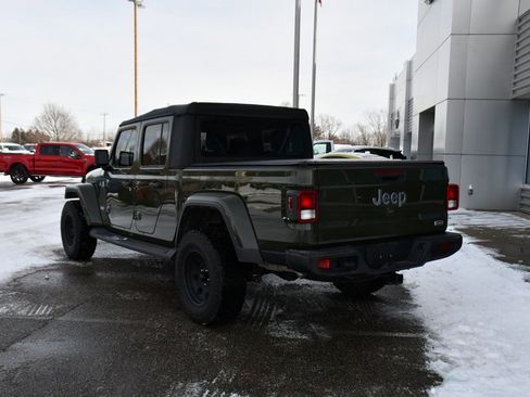 Used 2022 Jeep Gladiator Overland w/ Cold Weather Group image 4