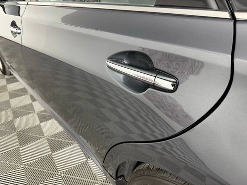 Used 2013 Toyota Avalon Limited image 26