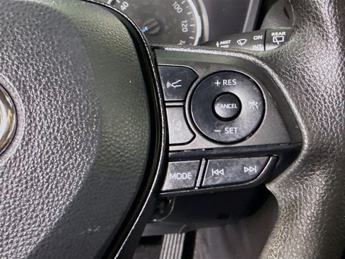 Used 2022 Toyota RAV4 LE image 15