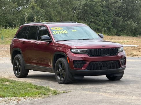 Used 2023 Jeep Grand Cherokee Altitude AWD/4WD image 1