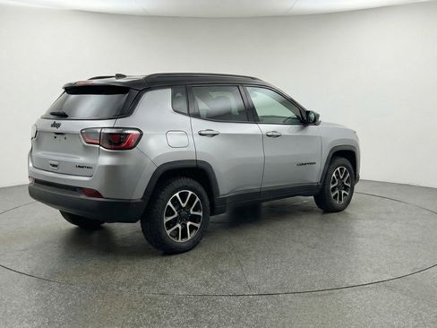 Used 2025 Jeep Compass Trailhawk image 9