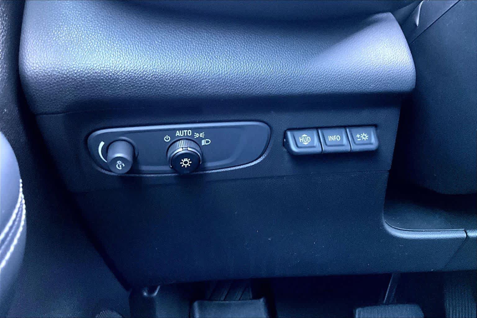 Used 2021 Buick Envision Essence w/ Technology Package I FWD image 32